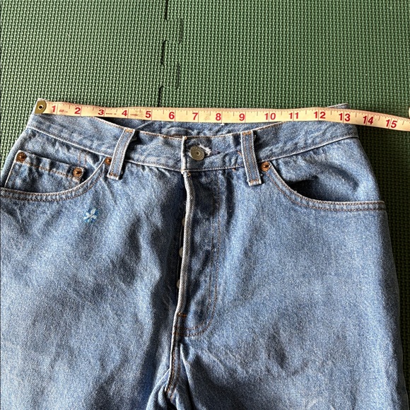VTG 501 Levi's Women's High Rise Light Blue Jeans Size 26 Waist - Picture 9 of 14